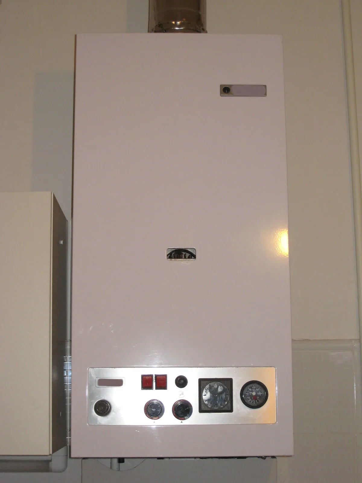 پکیج دیواری گازی — تشخیص نشتی پکیج و لوله‌های رادیاتور
